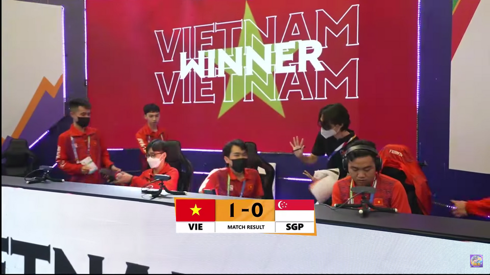 Meow và đồng đội đã xuất sắc chiến thắng một ván trước người Singapore