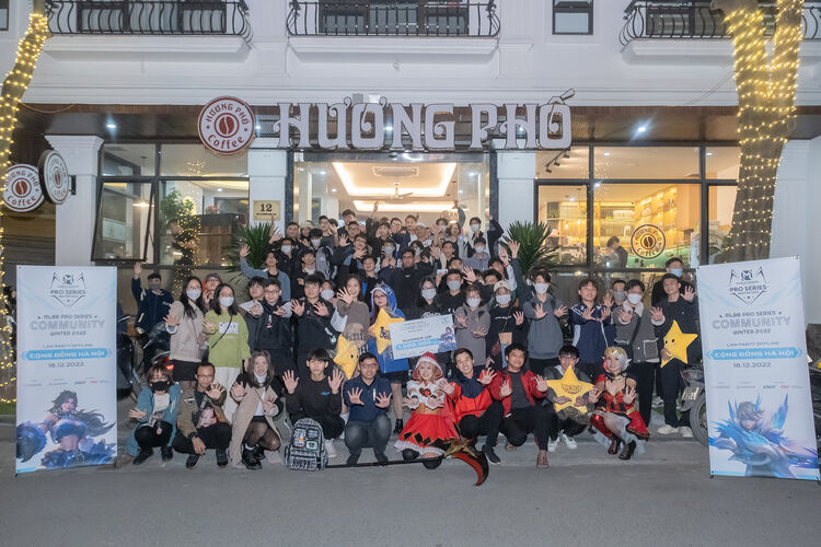 Những người yêu mến Mobile Legends: Bang Bang có mặt tại buổi Offline Hà Nội